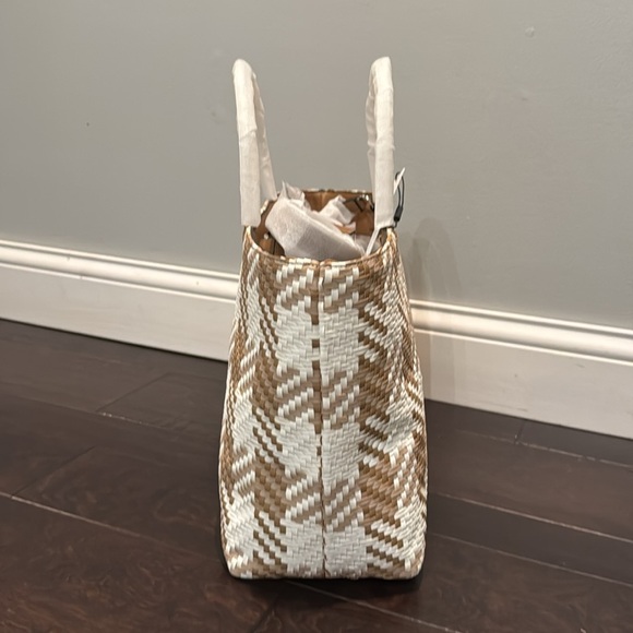 Calvin Klein Brown and White Woven Tote Bag NWT - Picture 14 of 16